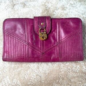 Vintage Juicy Couture Genuine Leather Magenta Bifold Snap Close Wallet w/ Locket